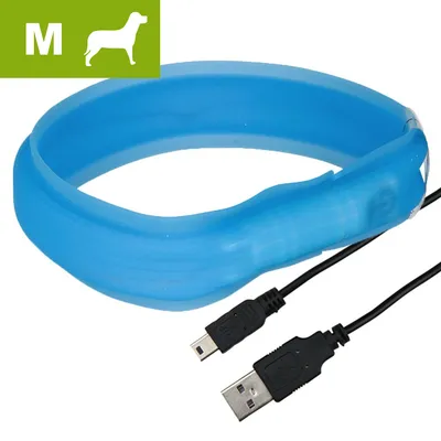 Niebieska obroża silikonowa dla psa, rozmiar M, z dołączonym kablem USB do ładowania. Widoczny symbol psa i litera M na zielonym tle.