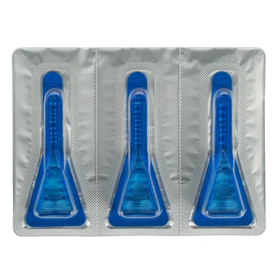Blisterverpakking met drie afzonderlijke pipetten gevuld met blauwe vloeistof, transparant plastic en zilverkleurige folie zichtbaar. Geen merknaam of tekst aanwezig.