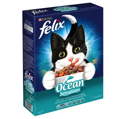 Корм для кошек Purina Felix Ocean Sensations, 1 кг. На упаковке изображён чёрно-белый кот с миской корма. Видны надписи: Ocean Sensations, 100 % complete nutrition. Корм для кошек Purina Felix Ocean Sensations, 1 кг. На упаковке изображён чёрно-белый кот с миской корма. Видны надписи: Ocean Sensations, 100 % complete nutrition.