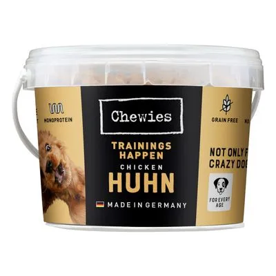 Emmer Chewies Trainings Happen Chicken Huhn, monoprotein, graanvrij, Made in Germany, afbeelding hond en tekst 'for every age'. Emmer Chewies Trainings Happen Chicken Huhn, monoprotein, graanvrij, Made in Germany, afbeelding hond en tekst 'for every age'.
