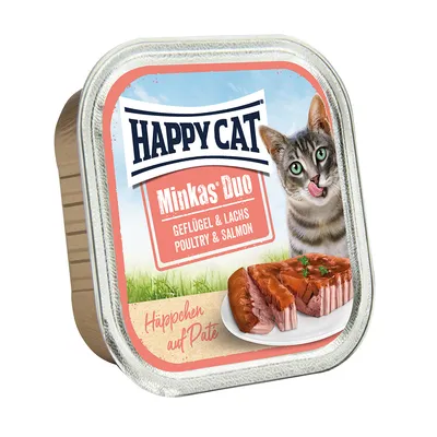 Happy Cat Minkas Duo Pollo e salmone. Bocconcini su paté. Cibo per gatti in vaschetta con immagine di gatto e prodotto servito.