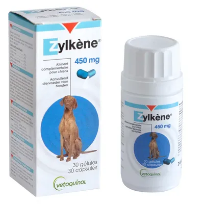 Zylkène 450 mg, 30 kapsułek, Vetoquinol. Opakowanie i butelka z wizerunkiem psa oraz niebieską kapsułką. Widoczny tekst: Aliment complémentaire pour chiens. Zylkène 450 mg, 30 kapsułek, Vetoquinol. Opakowanie i butelka z wizerunkiem psa oraz niebieską kapsułką. Widoczny tekst: Aliment complémentaire pour chiens.