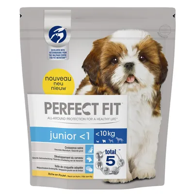 Ambalaj Perfect Fit junior <1, sub 10 kg, total 5, riche en poulet. Text vizibil: Croissance saine, Développement du cerveau, Taille de croquette adaptée. Imagine cu cățel.