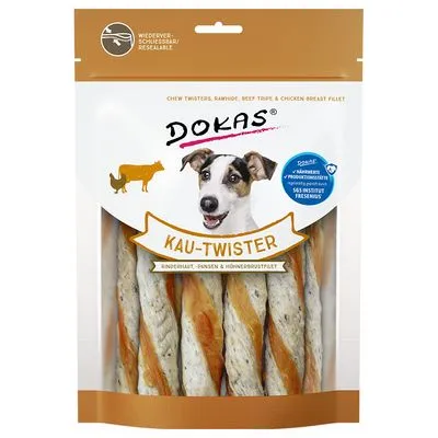 DOKAS KAU-TWISTER hondensnack, verpakking met gedraaide kauwstaven. Tekst: runderhuid, pensen & kippenborstfilet. Hersluitbare zak, blauw keurmerk zichtbaar.
