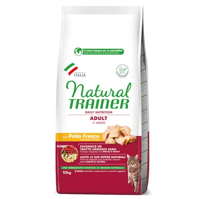 Natural Trainer Daily Nutrition Adult >1 Anno with Fresh Chicken, 10kg bag. Italian text: Favorisce un tratto urinario sano, Aiuta le sue difese naturali. Cat image on front. Natural Trainer Daily Nutrition Adult >1 Anno with Fresh Chicken, 10kg bag. Italian text: Favorisce un tratto urinario sano, Aiuta le sue difese naturali. Cat image on front.