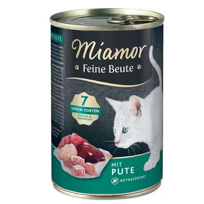 Miamor Feine Beute kattemad dåse, tekst: 7 Sieben Sorten Fleisch & Innereien, mit Pute, getreidefrei. Billede af hvid kat og kød på emballagen.