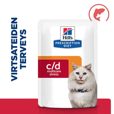 Hill's Prescription Diet c/d multicare stress -pussi, teksti 'Virtsateiden terveys' vasemmalla, kalan symboli oikeassa yläkulmassa, osittain näkyvä kissa alareunassa.