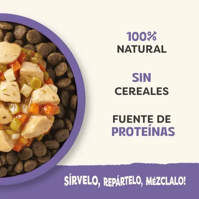 100% natural, sin cereales, fuente de proteínas. ¡Sírvelo, compártelo, mézclalo! La imagen muestra un cuenco con pienso y trozos de carne.