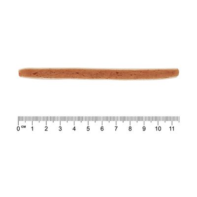 Dlhá hnedá pochúťka s dĺžkou približne 11 cm, zobrazená vedľa pravítka na určenie veľkosti.