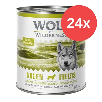 Lata de Wolf of Wilderness Green Fields, 800 g, 100 % grain-free. Pack de 24 unidades indicado en círculo rojo. Texto en inglés y alemán sobre ingredientes visibles en la etiqueta.