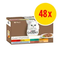 Purina Gourmet Gold kissan märkäruoka, 48 x 85 g. Pakkauksessa valkoinen kissa ja annosruokakuva. Näkyvissä maut: naudanliha, kana, kaniini, maksa, ankka, kalkkuna, lohi, pinaatti.
