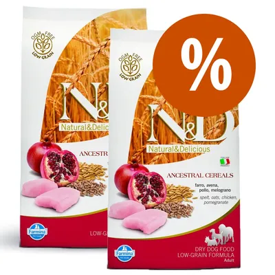 Due confezioni di Farmina N&D Ancestral Cereals per cani, visibili scritte: OGM FREE LOW GRAIN, Natural & Delicious, farro, avena, pollo, melograno. Simbolo percentuale su sfondo arancione.
