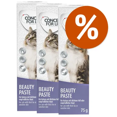 3 confezioni di Concept for Life Beauty Paste per gatti, 75 g ciascuna. Testo visibile: 'Für Katzen mit dichtem Fell oder empfindlicher Haut', simbolo percentuale arancione in alto a destra.
