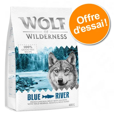 Sac Wolf of Wilderness Blue River 400 g, offre d’essai, 100 % grain-free recipe, fresh chicken meat with salmon, wild berries, roots & wild herbs visible sur l’emballage.