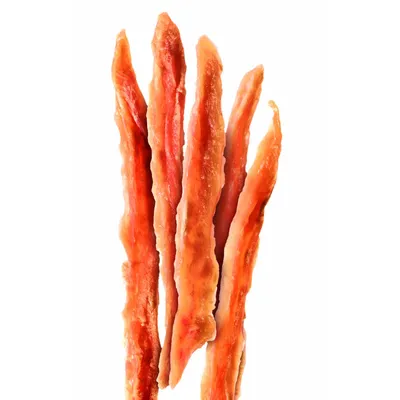 Mehrere getrocknete Fleischstreifen in orange-roter Farbe, geeignet als Snack oder Belohnung für Haustiere.