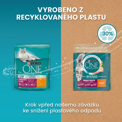 Purina ONE Bifensis Urinary Care a Urinary Health pre mačky, balenie s informáciou: vyrobené z recyklovaného plastu, 30 %. Text v češtine: Krok vpřed našemu závazku ke snížení plastového odpadu.