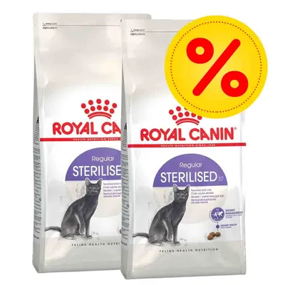 Dos sacos de pienso para gatos Royal Canin Regular Sterilised 37 con imagen de gato y símbolo de porcentaje en círculo amarillo, indicando posible oferta o descuento visible.