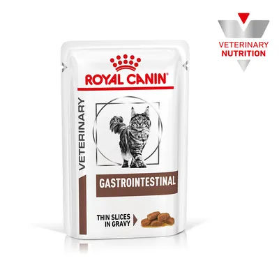 Royal Canin Veterinary Gastrointestinal hrană pentru pisici, felii subțiri în sos. Ambalaj cu pisică și sigla Veterinary Nutrition.