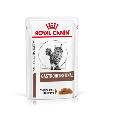 Sachet Royal Canin Veterinary Gastrointestinal pour chat, texte visible : Thin Slices in Gravy, illustration de tranches en sauce et d’un chat sur l’emballage. Sachet Royal Canin Veterinary Gastrointestinal pour chat, texte visible : Thin Slices in Gravy, illustration de tranches en sauce et d’un chat sur l’emballage.