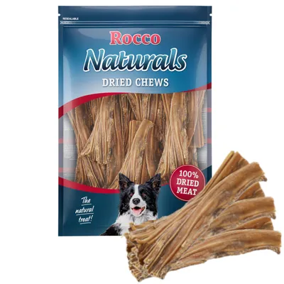 Sachet Rocco Naturals Dried Chews, friandises séchées pour chien, texte visible : 100% dried meat, The natural treat! Un lot de bâtonnets de viande séchée devant le sachet.