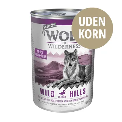 Wolf of Wilderness Senior Wild Hills dåse 400 g, 100% grain-free, uden korn, and & kalv med skovbær, rødder og vilde urter. Billede af ulv på etiketten.