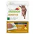 Natural Trainer Sensitive z jagnięciną dla dorosłych kotów, pasztet 85 g, bez barwników, konserwantów i aromatów, z ekstraktem z żurawiny i ananasa. Widoczny kot i porcja karmy.