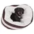 Hund in braun-weissem Kuschelbett mit weicher, weisser Innenpolsterung.