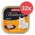 Animonda Vom Feinsten Adult mit Geflügel und Kalb, 32x Portionen. Abgebildet: weisse Katze und Fleischstück auf schwarzem Teller.
