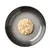 Portion de nourriture humide effilochée servie en boule sur une assiette grise, sans emballage ni marque visible.