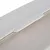 Primer plano de una tapa de plástico blanca con asa, adecuada para cubrir recipientes de forma segura.