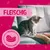 Texte visible : FLEISCHIG, MEATY, FLEISCHIG. Texte en allemand et anglais sur une image avec un chat assis sur un canapé gris à côté d'une main humaine.