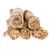 Lot de cinq rouleaux en fibres naturelles, aspect bois et paille, empilés sur fond blanc. Matériau visible : fibre végétale.