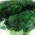 Knuffeldier in de vorm van broccoli met groene, zachte stof en gedetailleerde structuur.