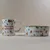 Mug avec texte anglais « Have a nice day my furry friend » et gamelle avec texte « I Woof You », motifs chiens et sapins visibles sur les deux objets.