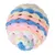 Pelota trenzada de tela multicolor en tonos pastel: azul, rosa, amarillo y blanco.