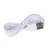 Weisses USB-Kabel mit Standardstecker, geeignet für Datenübertragung und Laden.