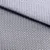 Nahaufnahme eines schwarzen Netzgewebes, geeignet für verschiedene Anwendungen wie Schutz oder Abdeckung.