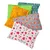 Fünf kleine Stoffkissen mit bunten Mustern: Herzen, Dreiecke, Hühner und Punkte. Verschiedene Farben wie Grün, Orange, Grau und Weiß. Fünf kleine Stoffkissen mit bunten Mustern: Herzen, Dreiecke, Hühner und Punkte. Verschiedene Farben wie Grün, Orange, Grau und Weiß.