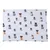 Couverture en tissu blanc à motifs de chiens de différentes races et points gris, aucun texte ou marque visible. Couverture en tissu blanc à motifs de chiens de différentes races et points gris, aucun texte ou marque visible.