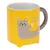 Mug jaune en céramique avec illustration de chat gris et texte anglais « HAVE A GOOD DAY » visible sur le côté.