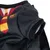 Schwarzes Haustier-T-Shirt mit aufgedruckter rot-gelb gestreifter Krawatte und Wappen-Logo.