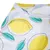Tissu blanc avec motifs de citrons jaunes et feuilles vertes, couture visible sur le col. Matière textile clairement visible.