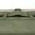 Vista detallada de una bolsa de transporte verde con material de malla, asa de tela resistente y cierre de clic negro.