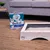 Litière pour chat Sanicat Active White, boîte avec texte 'Oxygen Odour Control' et bac à litière rempli de litière blanche visible au premier plan.