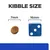 Kibble Size felirat, balra 7 mm-es táp szemcse, jobbra 16 mm-es kék dobókocka méretösszehasonlításként.