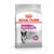 Royal Canin Relax Care Mini hundefoder, tekst: Adaptation to Changes, Proven Results +44% normal behaviour. Billede af lille sort-hvid hund på posen.