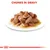 Tálon szószban lévő húskockák. Felül angol szöveg: CHUNKS IN GRAVY.