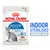 Royal Canin Indoor Sterilised morbido paté, bustina da 85 g. Testo visibile: suitable for sterilised cats, digestive & urinary health, loaf-mousse-patlet.