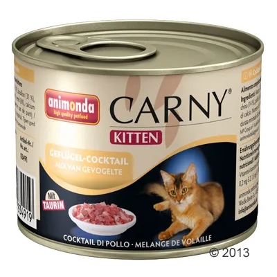 Blik Animonda Carny Kitten natvoer, mix van gevogelte, met taurine. Op het etiket: afbeelding van een kitten en een schaaltje vlees. Tekst: Geflügel-Cocktail, Mix van Gevogelte.