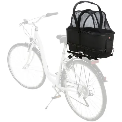 Trasportino nero in tessuto con rete, posizionato su portapacchi posteriore di una bicicletta bianca. Manici visibili e struttura metallica di supporto.